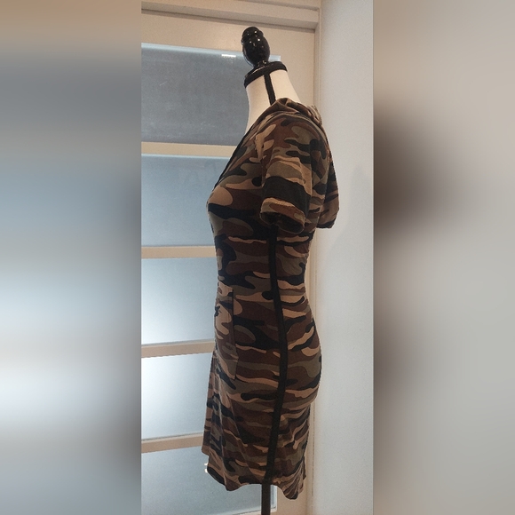 Derek Heart Camouflage Mini Dress with Criss-Cross Detail - Picture 4 of 9